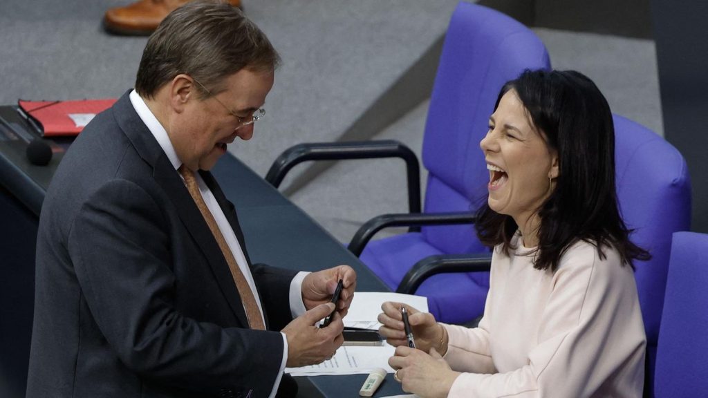 Vor dem Bundestag Slat: Schwarzgrüne Top-Politiker feiern im Laschet-Sern.de