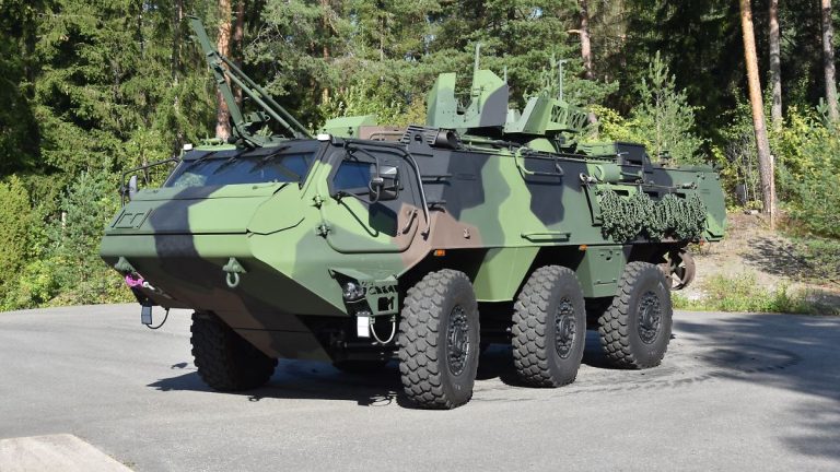 Patria 6×6 auch für Bundeswehr ?: Lettland befahl Transporttank für die Ukraine