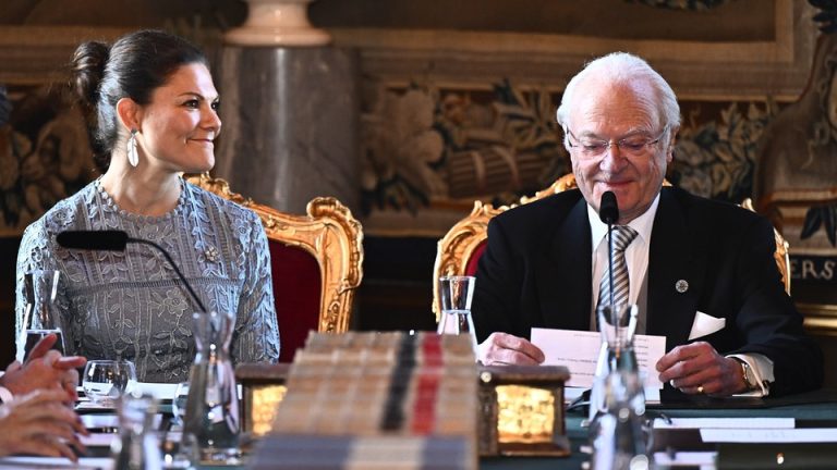 König Carl Gustaf: Etikett für die Ankündigung des Namens seiner Enkelin, der Tochter von Prinzessin Sofia