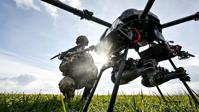 Verzweiflung des Verdachts: Drohnen fliegen über die Bundesweher -Luftwaffenbasis