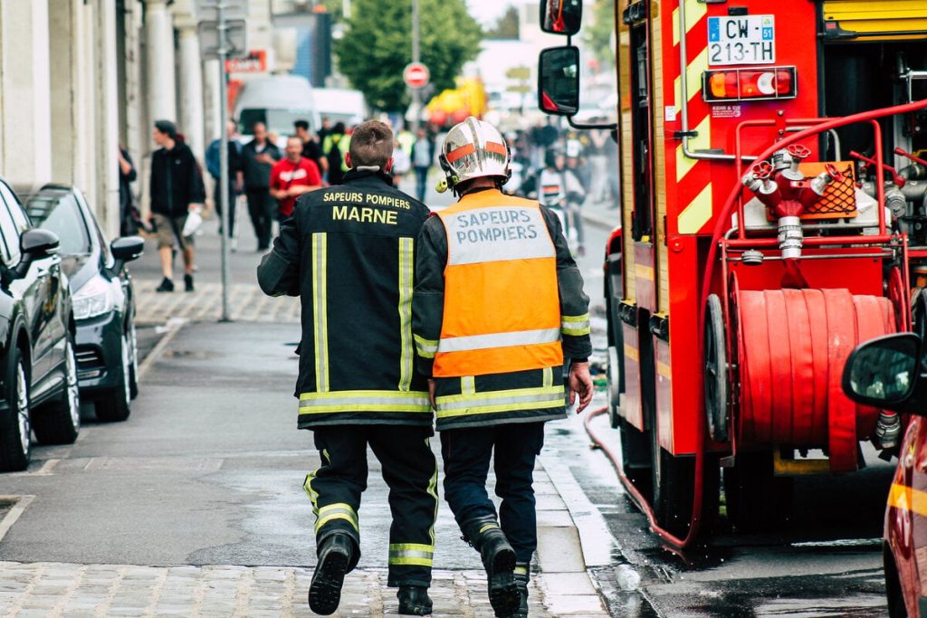 Kleinkind ließ alleine stirbt bei Apartmentfeuer