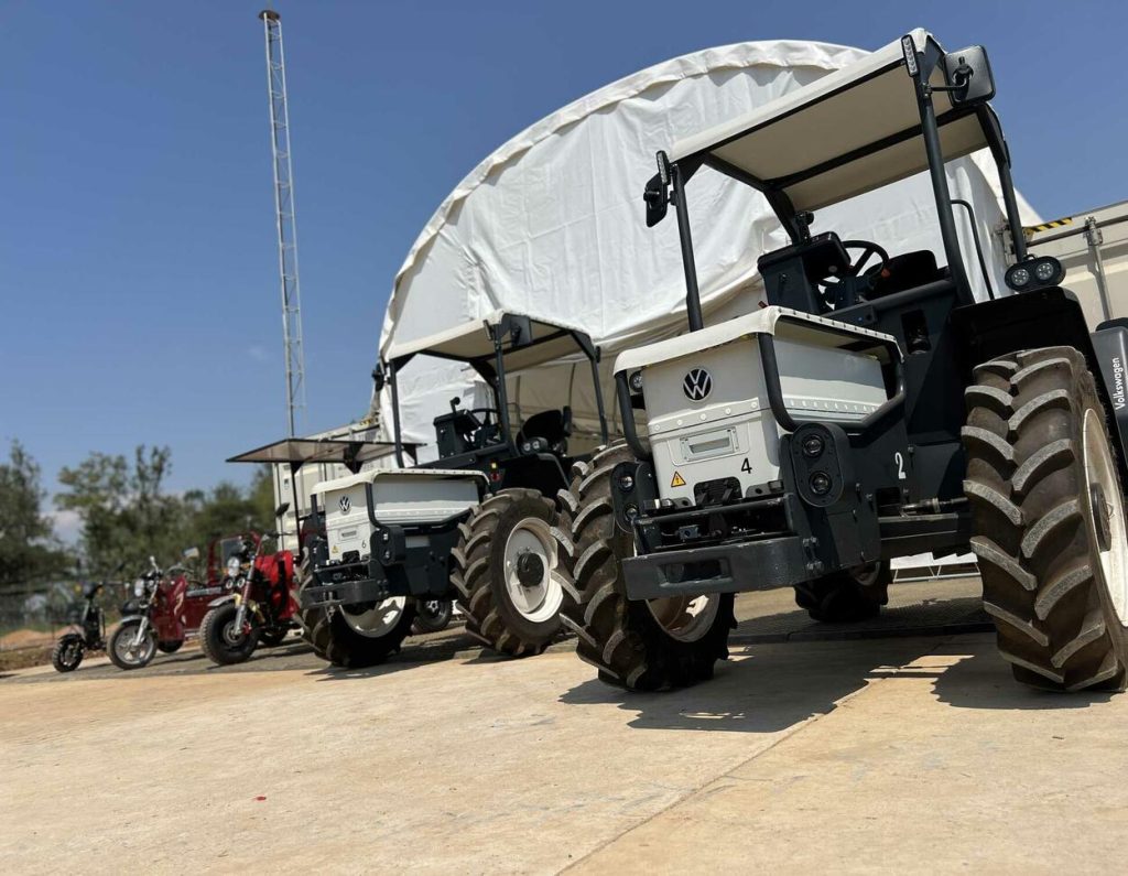 VW entwickelt einen elektrischen Traktor für Landwirte, Batterieaustausch einzigartig