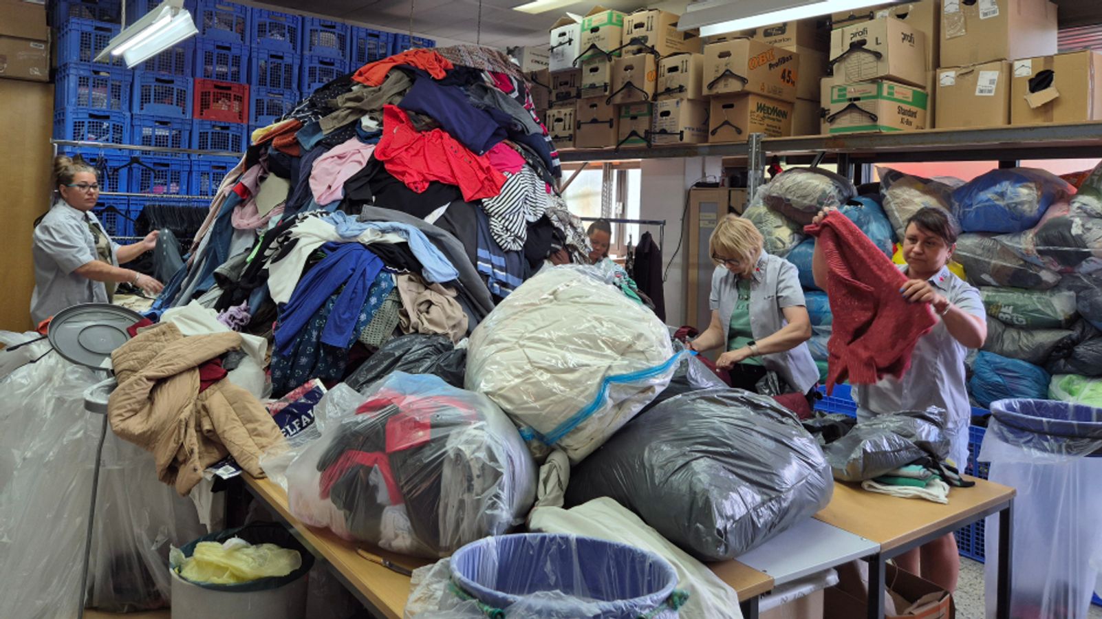 Krise in der alten Kleidungssammlung: Roter Kreuz wirft den Alarm aus