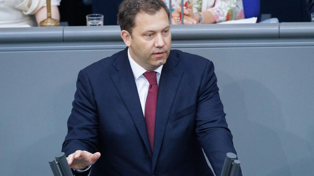 Bundestag: Bundestag beschließt eine umfassende Steuererleichterung für Unternehmen Bundestag: Bundestag beschließt eine umfassende Steuererleichterung für Unternehmen