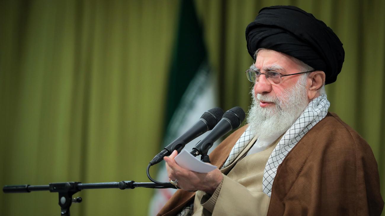 Irans Kopf: Ajatollah Ali Chamenei spricht zum ersten Mal seit Waffenstillstand