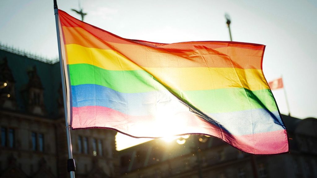 Christopher Street Day in Berlin: Julia Klöckner verteidigt die Entscheidung über die Regenbogenflagge Christopher Street Day in Berlin: Julia Klöckner verteidigt die Entscheidung über die Regenbogenflagge