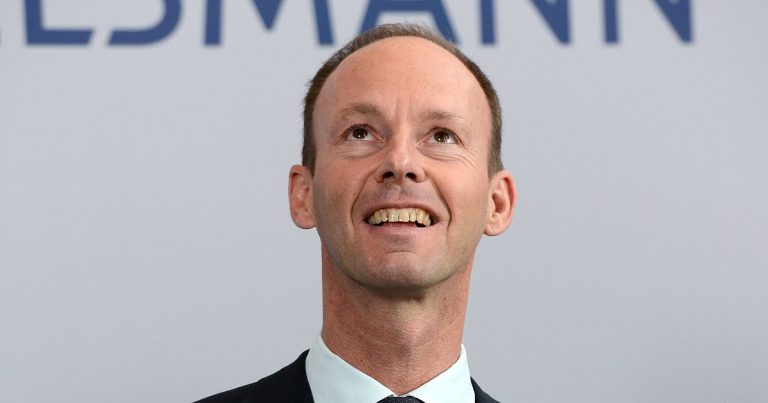 RTL kauft den Zahlungskanal Sky Deutschland: Der Gütersloher Bertelsmann -Chef Rabe sagt das