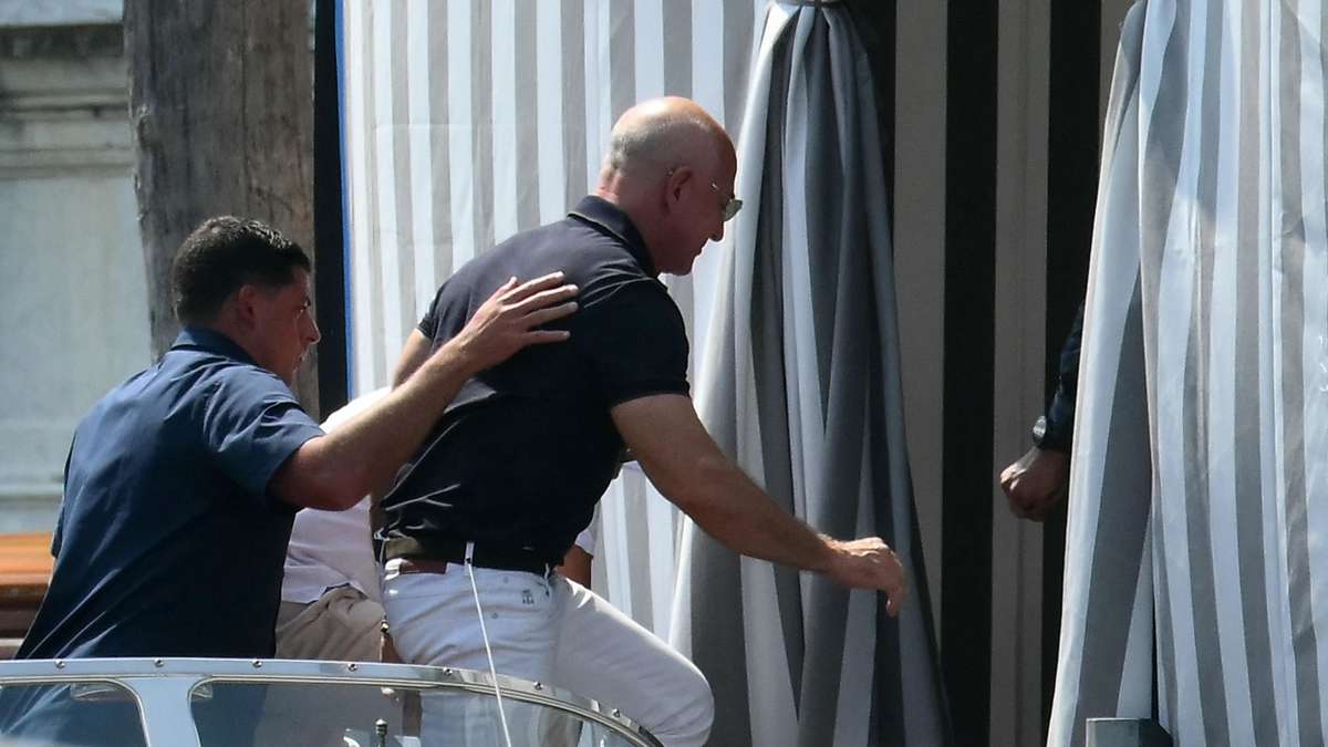 Amazon Gründer muss den roten Bleistift bei seiner Superhochzeit starten