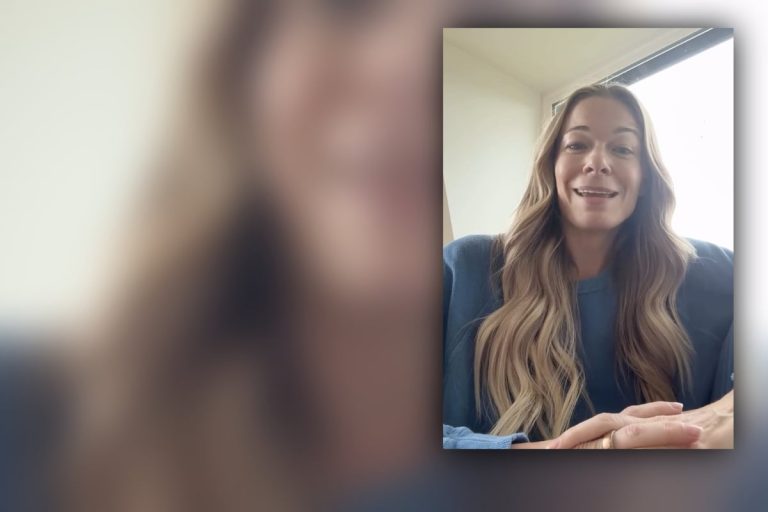 Zahnabbruch während des Konzerts verursacht zum Lachen