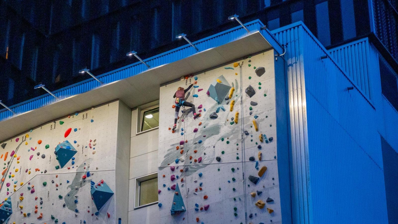 Frau (54) fällt im Kletterraum in den Tod