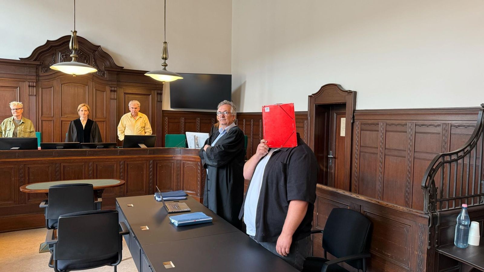 Remmo Sprout besiegte die Polizistin, die das Urteil fiel