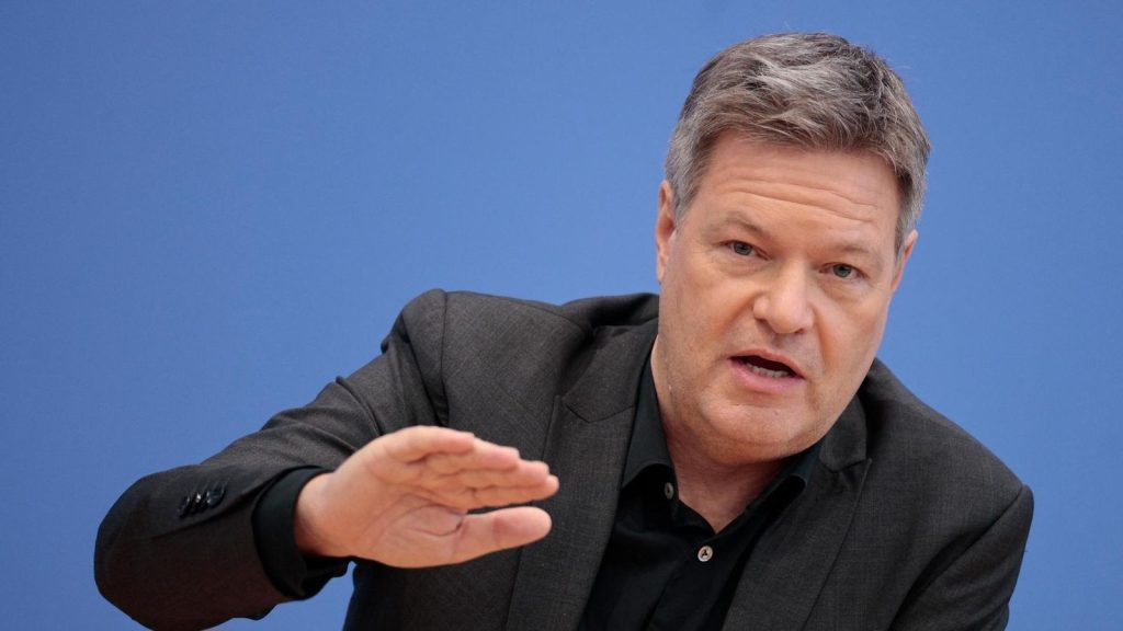 Neuer Job in Berlin-Ex-Vice-Kanzler wird zum Moderator Neuer Job in Berlin-Ex-Vice-Kanzler wird zum Moderator