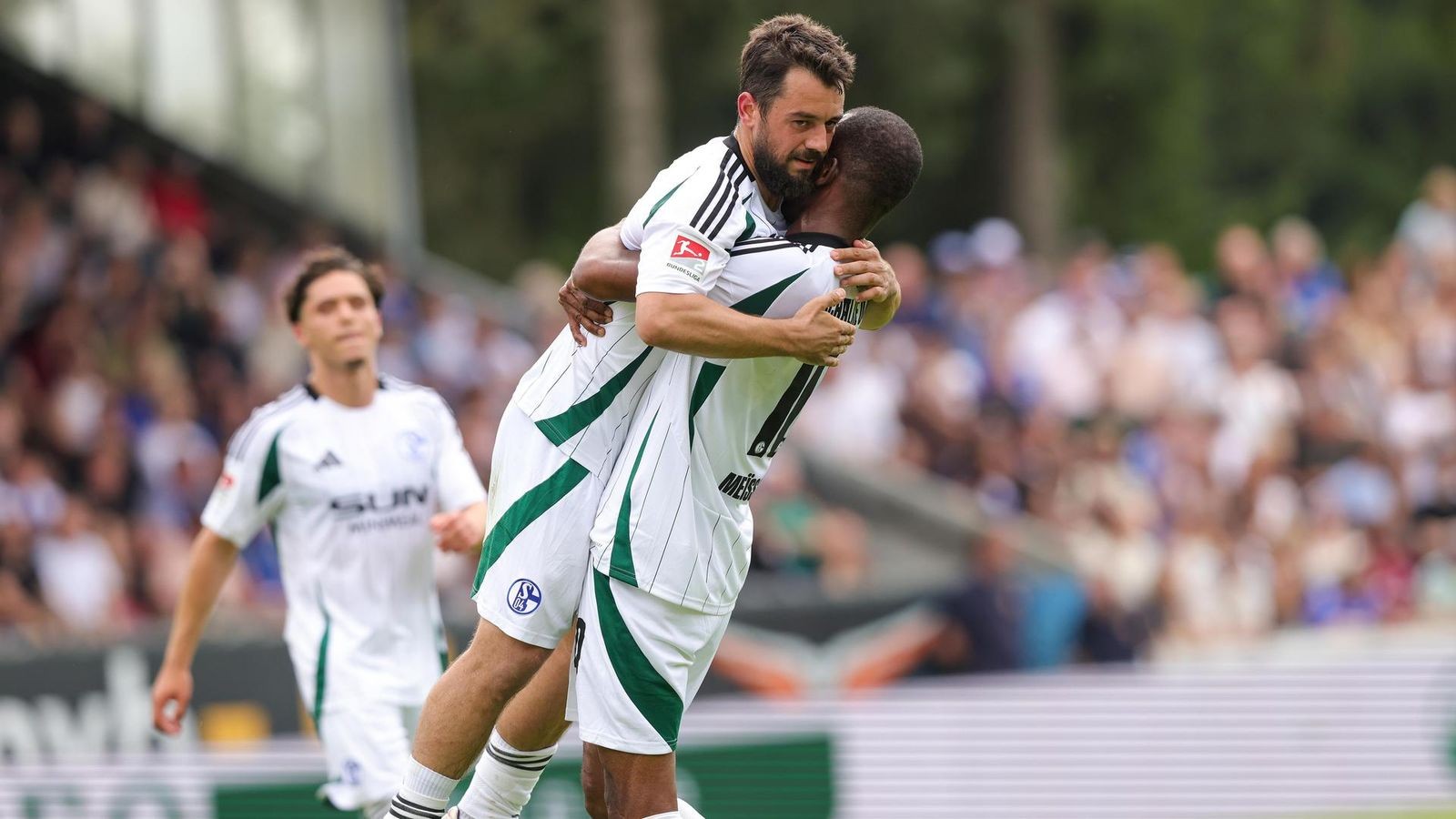 Neun S04 -Tore und Speedster -Alarm im ersten Test