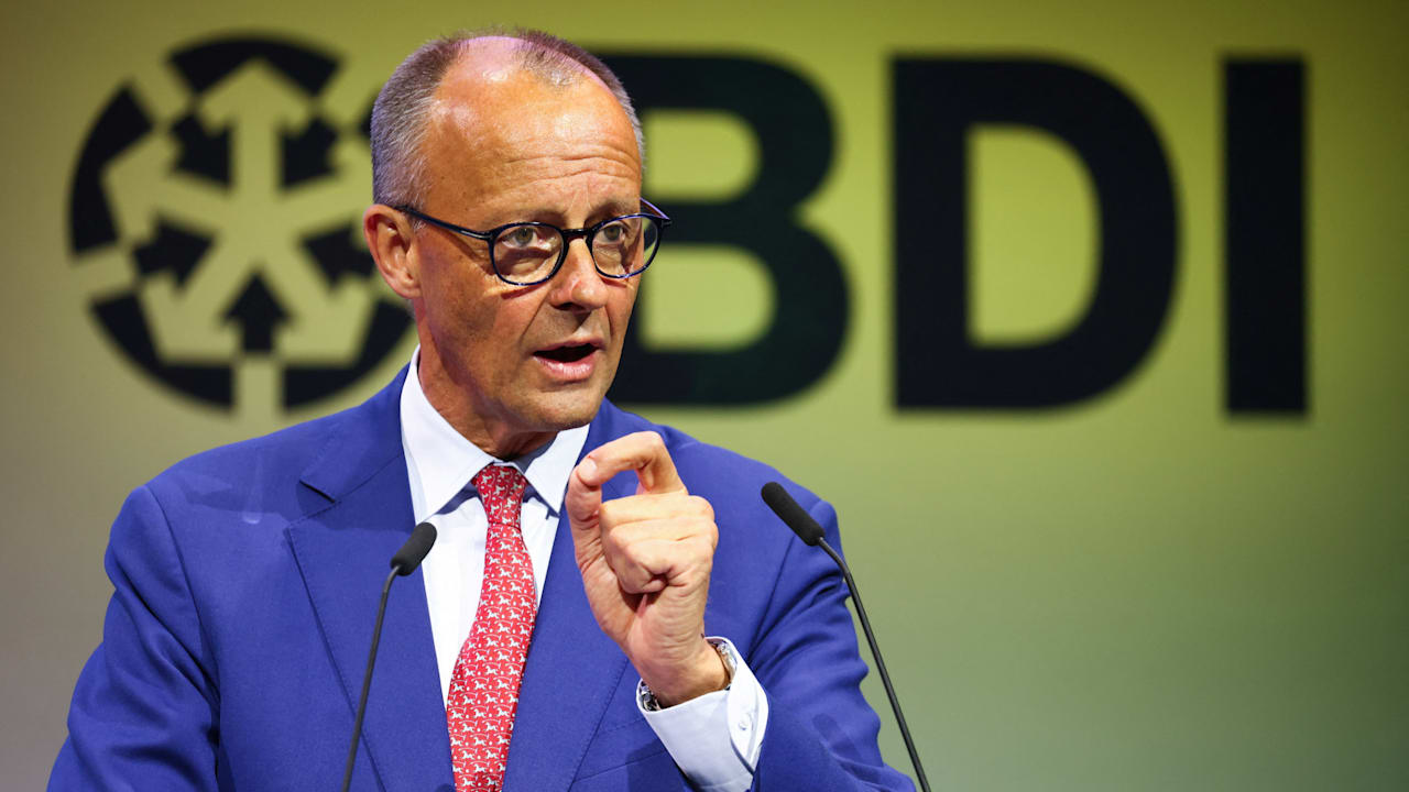 Reservisten für die Bundeswehr: Merz: Unternehmen sollten Mitarbeiter für den Militärdienst parken | Politik