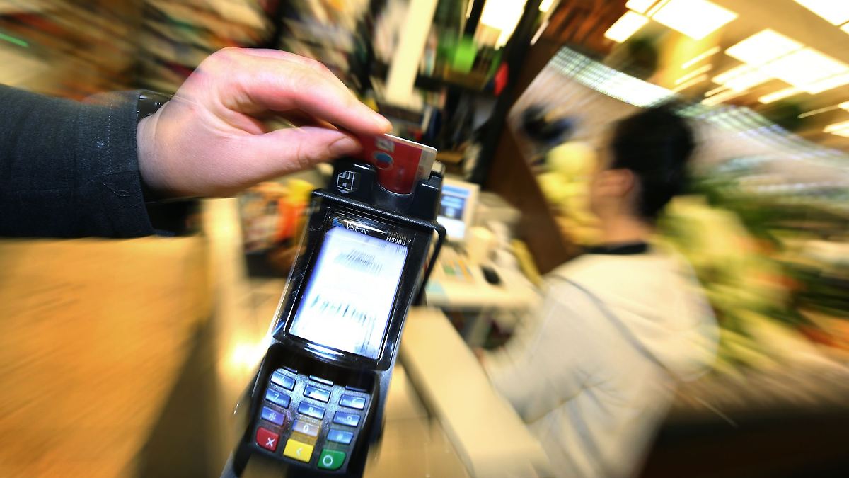 Der Börsentag: Kundenbetrug vertuscht? Aktien des Zahlungsdienstes brechen ein