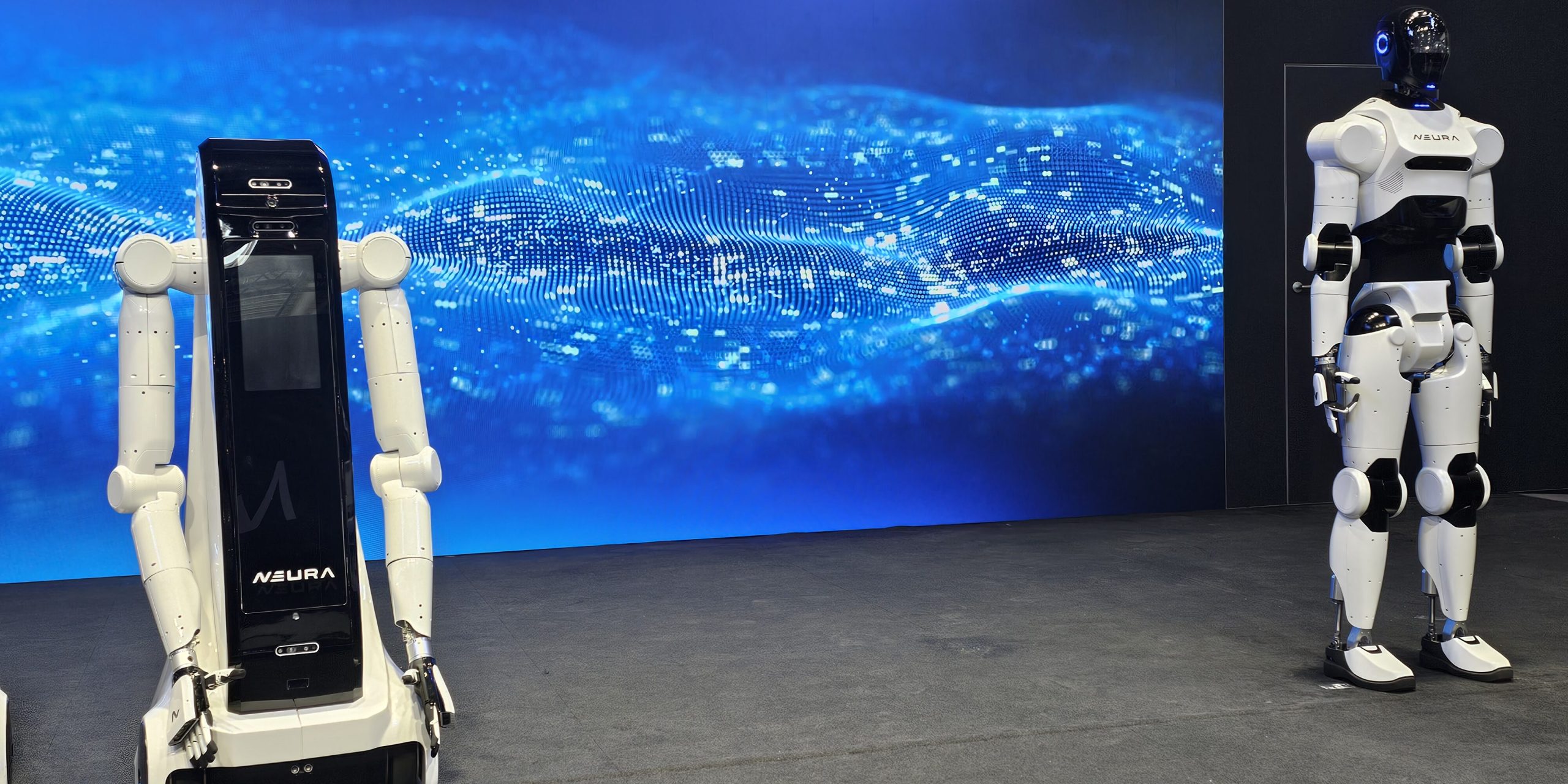 Humanoide Roboter aus Neura im Handelsmesse Stress