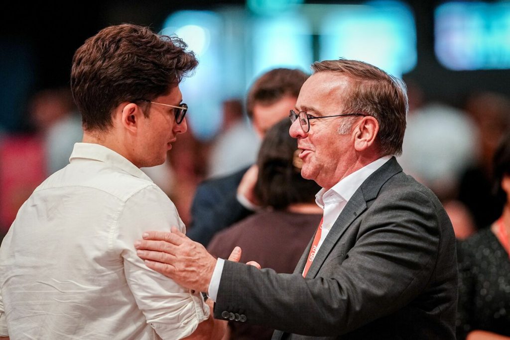 SPD -Parteikonferenz in Berlin: Stahl, Helme und Krieg – Taz.de SPD -Parteikonferenz in Berlin: Stahl, Helme und Krieg – Taz.de