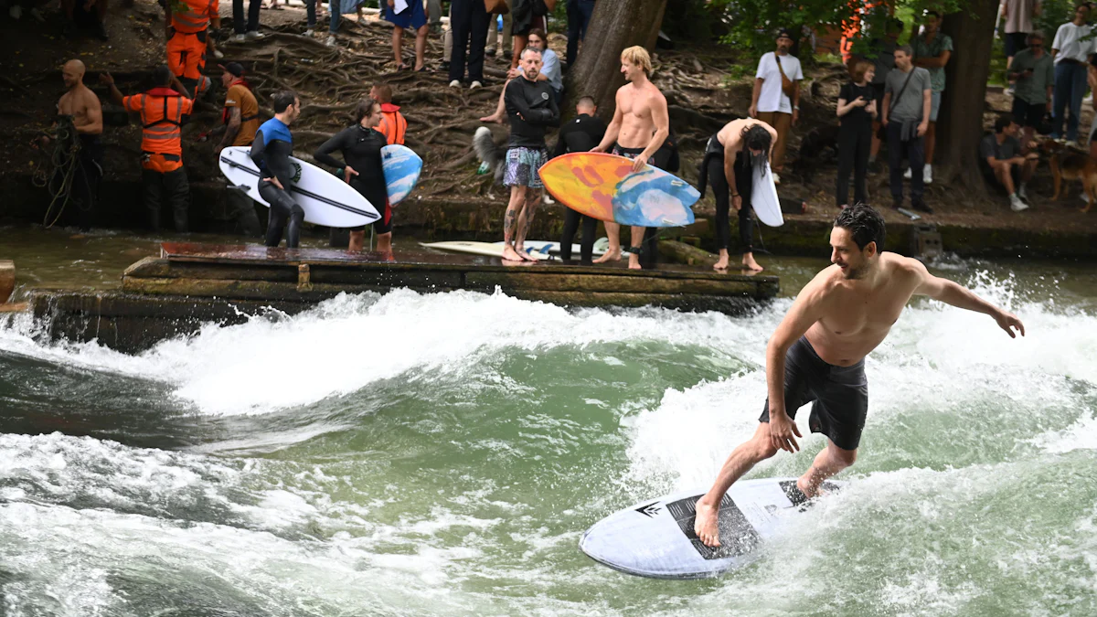 München: Surfer können jetzt zur Eisbachwelle zurückkehren – München