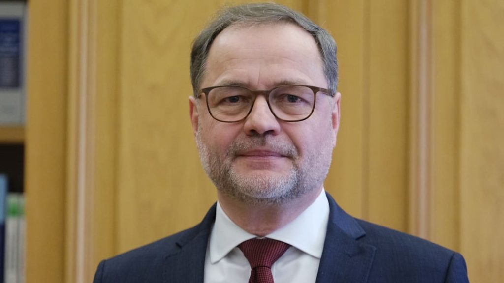 Präsident des Gerichts Zweifel über den Kurs der Bundesregierung für Asylablehnungen Präsident des Gerichts Zweifel über den Kurs der Bundesregierung für Asylablehnungen