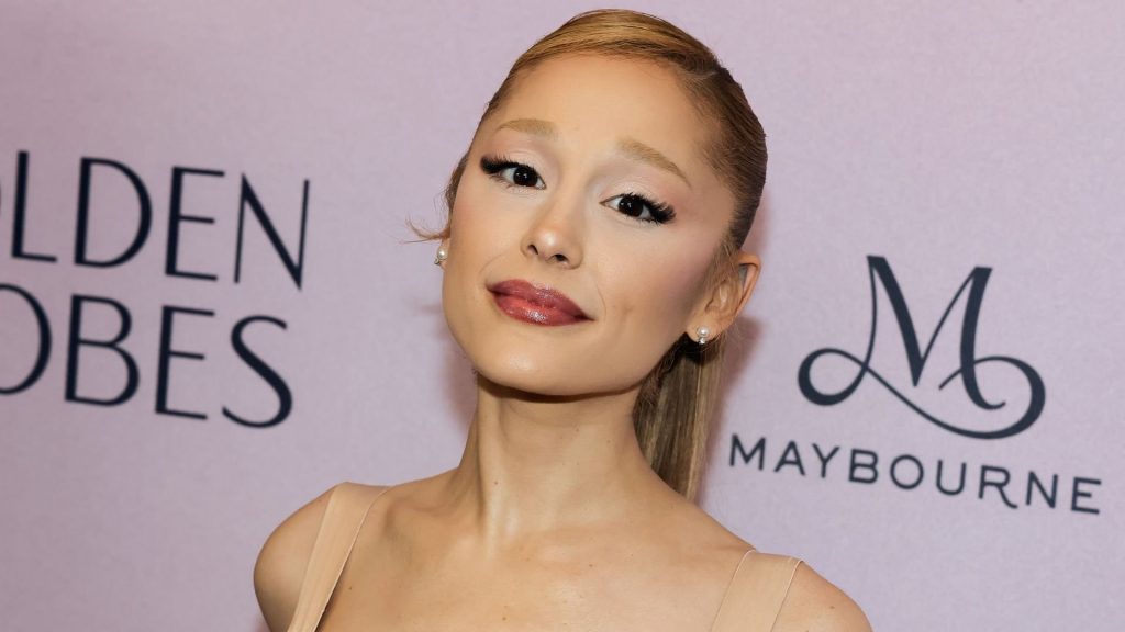 Ariana Grande enthüllt frühere Schönheitsinterventionen Ariana Grande enthüllt frühere Schönheitsinterventionen