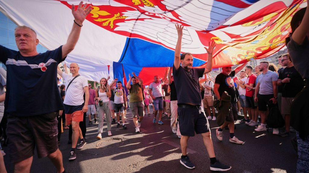Serbien: Zehntausende zeigen in Belgrad für Neuwahlen Serbien: Zehntausende zeigen in Belgrad für Neuwahlen