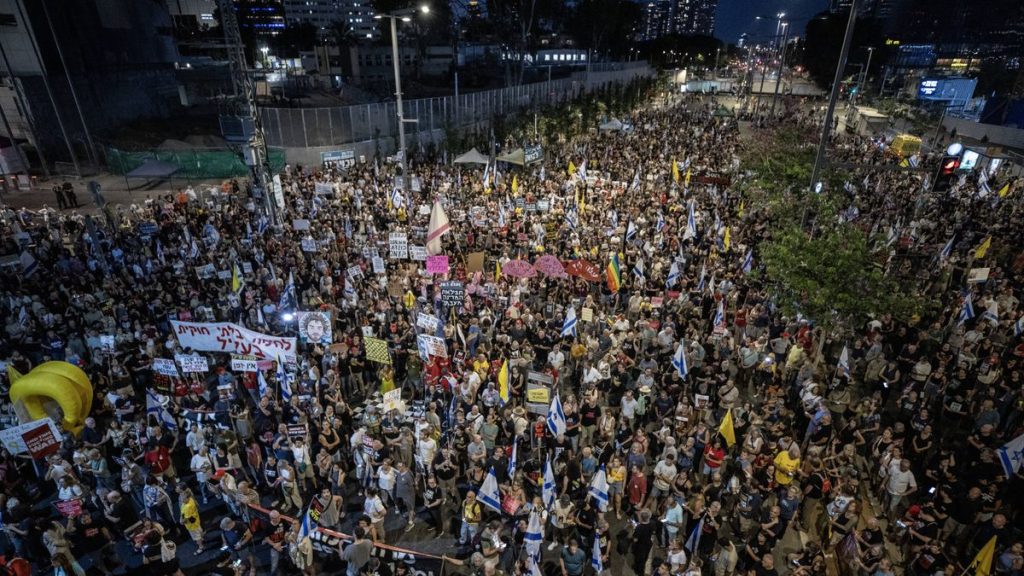 Israel-Gaza-Krieg: Tausende von Menschen zeigen in Tel Aviv für die Veröffentlichung der Geiseln Israel-Gaza-Krieg: Tausende von Menschen zeigen in Tel Aviv für die Veröffentlichung der Geiseln