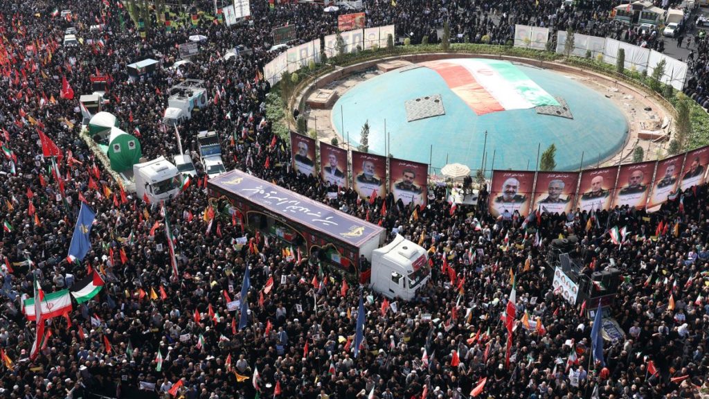 Iran: Ali Khamenei fehlt in der Trauerfeier für getötete Generäle – Spiegel Iran: Ali Khamenei fehlt in der Trauerfeier für getötete Generäle – Spiegel