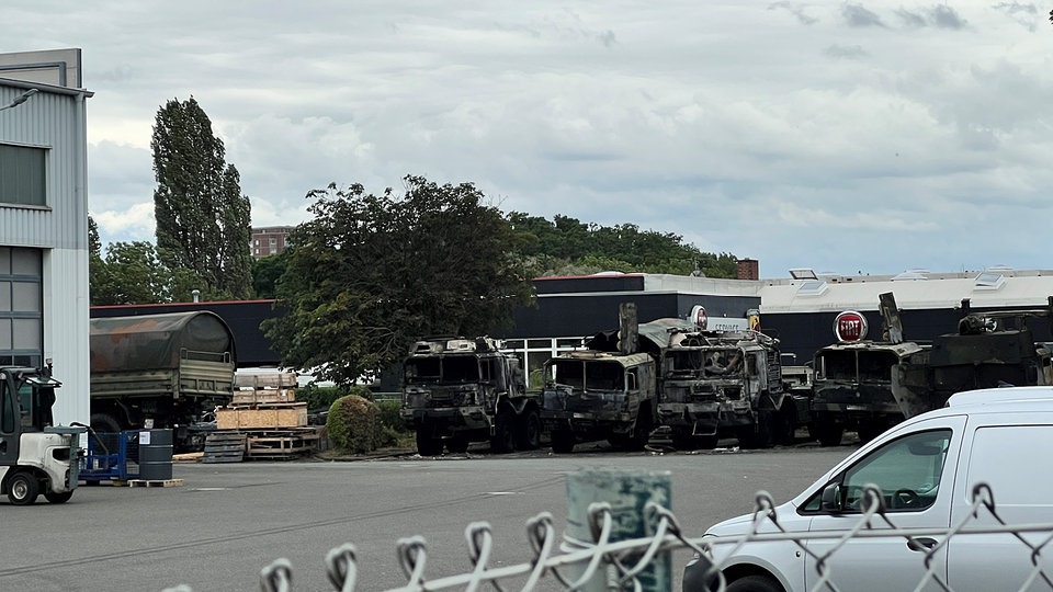Nach Angaben des Verteidigungsministeriums waren in Erfurt nicht für die Ukraine zerstörte Bundeswehr -Lastwagen zerstört