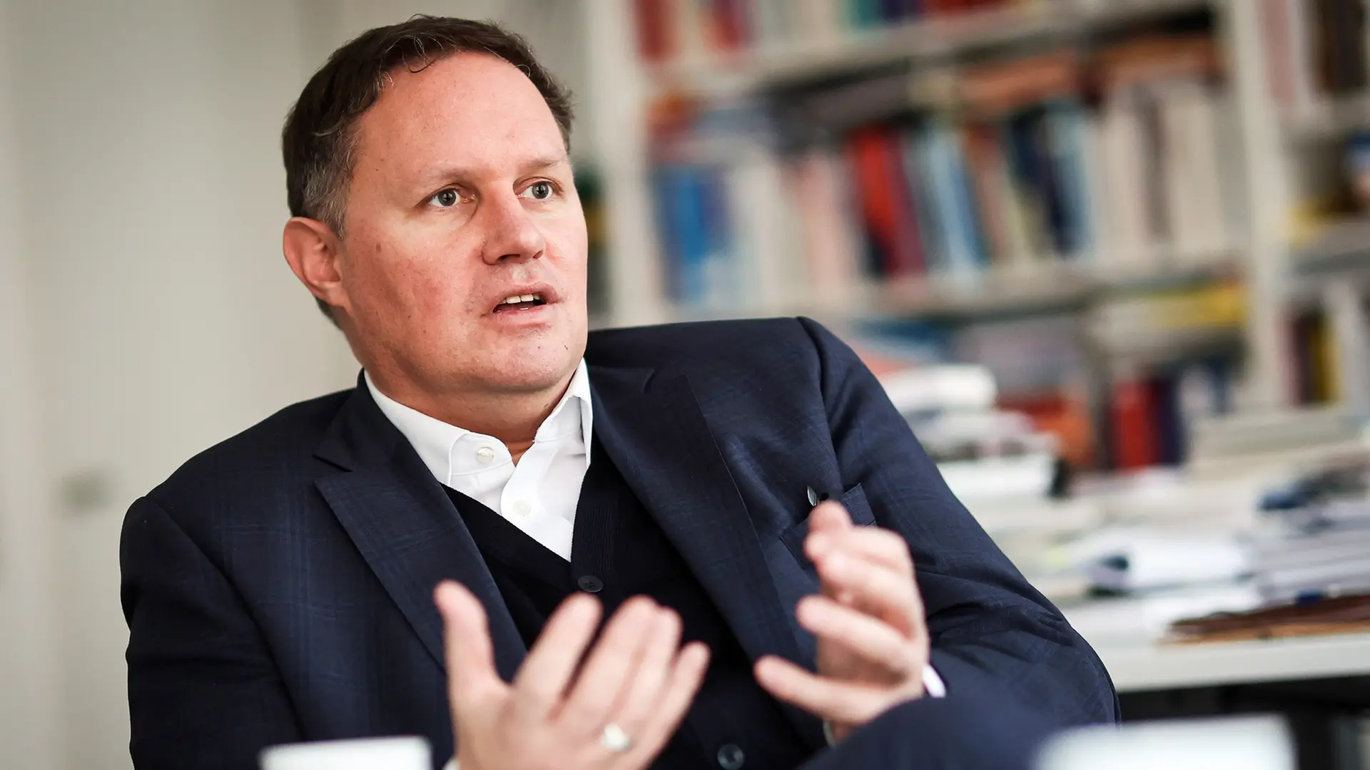 Hamburg geht bei Wahlen zum SPD -Party -Manager bei Wahlen