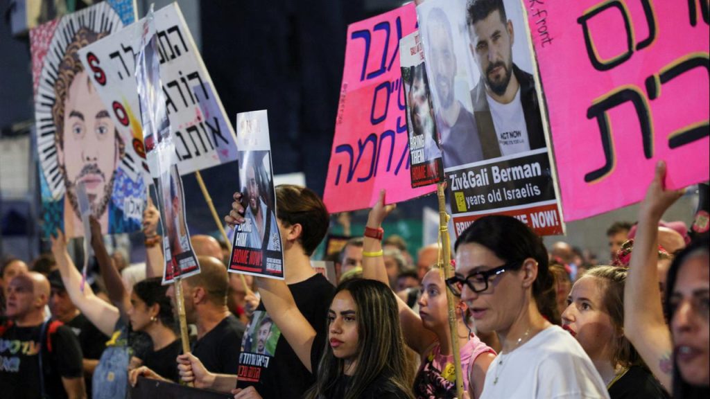 Tausende zeigen in Israel für die Veröffentlichung der Geiseln Tausende zeigen in Israel für die Veröffentlichung der Geiseln