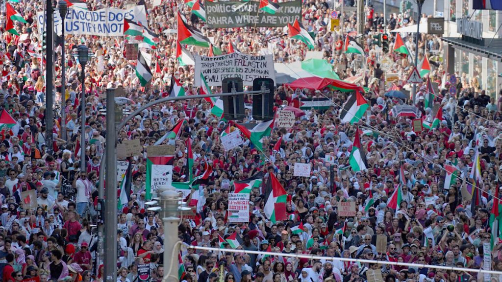 Berlin: 14 Verhaftungen und drei verletzte Polizisten in der Propalästinensischen Demo Berlin: 14 Verhaftungen und drei verletzte Polizisten in der Propalästinensischen Demo