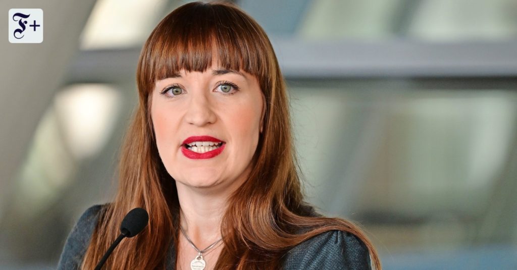 Heidi Reichinnek versagt dem parlamentarischen Kontrollkomitee Heidi Reichinnek versagt dem parlamentarischen Kontrollkomitee