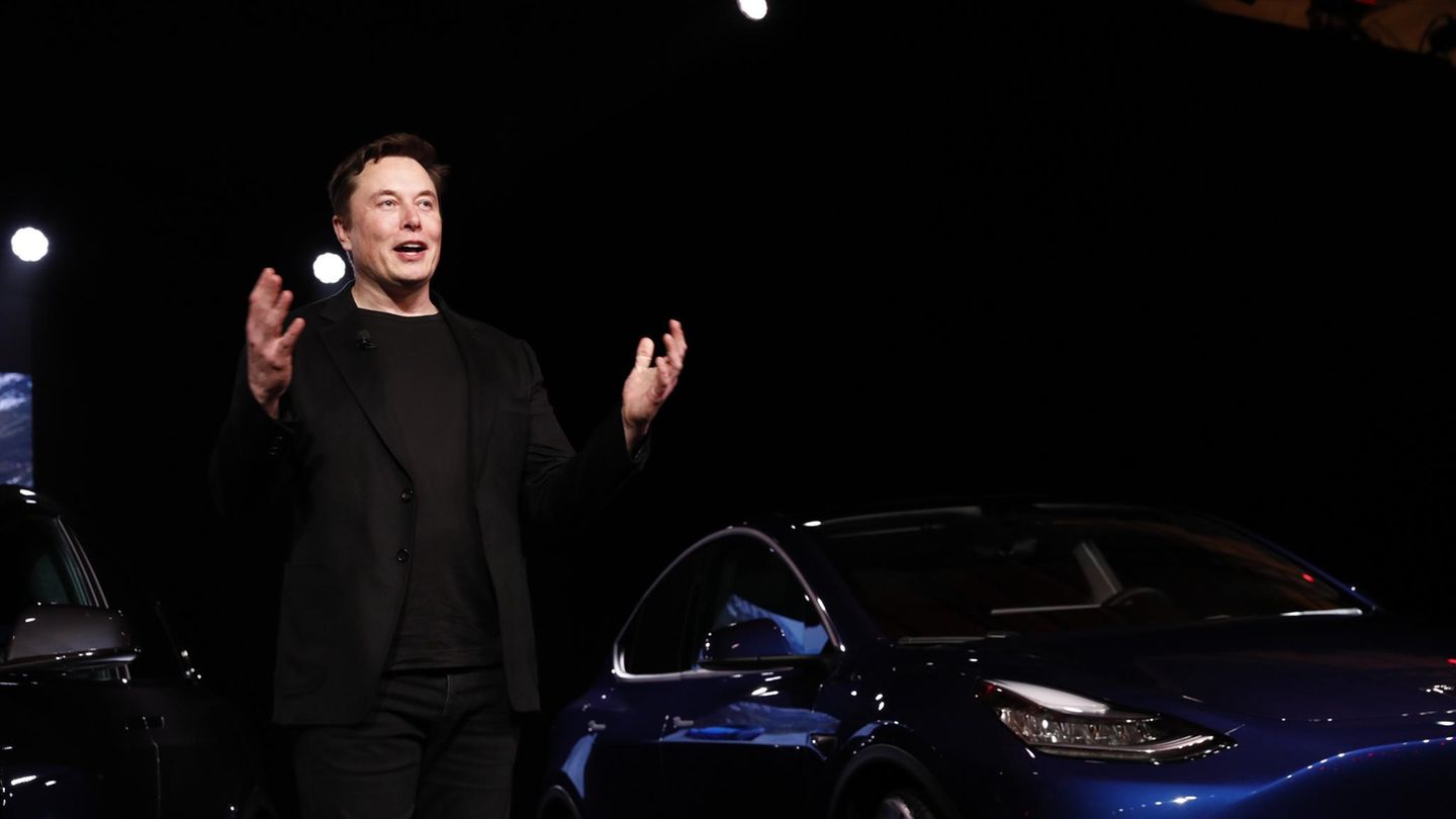 Elon Musk schickt Tesla-Robotaxi auf Tour-es geht auf die Theke