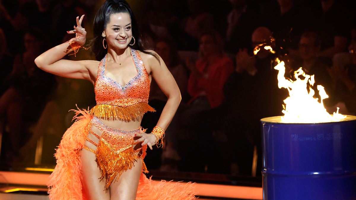 „Let’s Dance“ professionelle Malika Dzumaev -Berichte aus dem Krankenhausbett nach OP