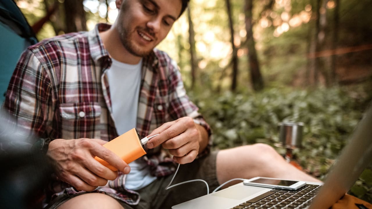 Feuerrisiko bei Powerbanks: Weltweiter Rückruf vom Hersteller Anker | Leben & Wissen