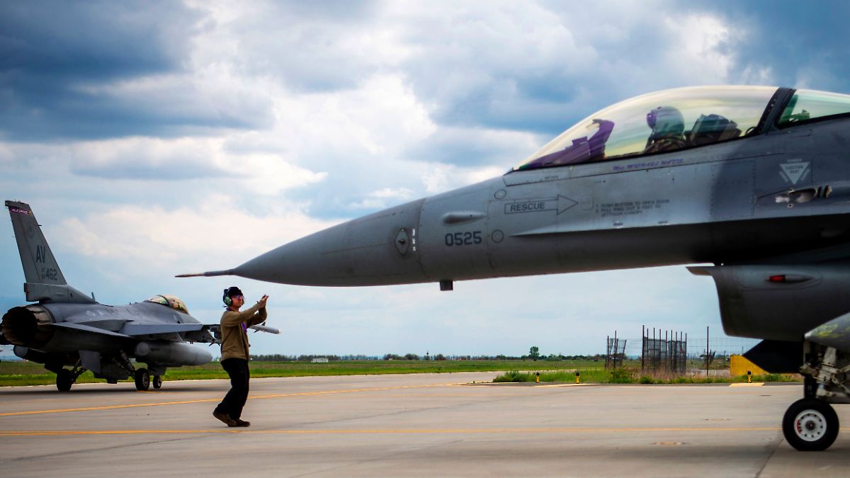 Vereinbarung unterzeichnet: Für einen Euro: Die Niederlande geben Rumänien 18 F-16-Jets