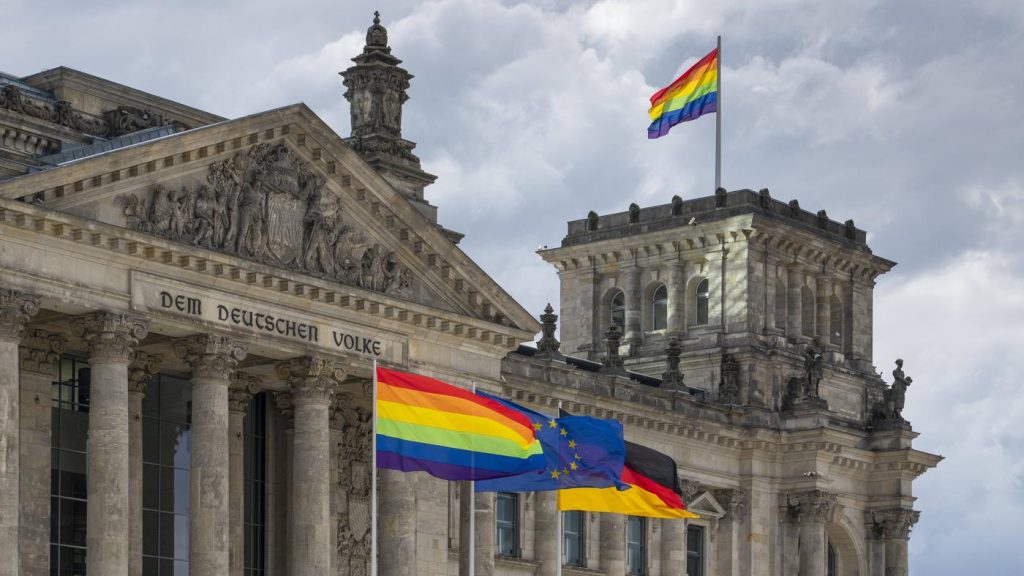 Klöckner verteidigt die Entscheidung gegen die Regenbogenflagge auf der CSD Klöckner verteidigt die Entscheidung gegen die Regenbogenflagge auf der CSD