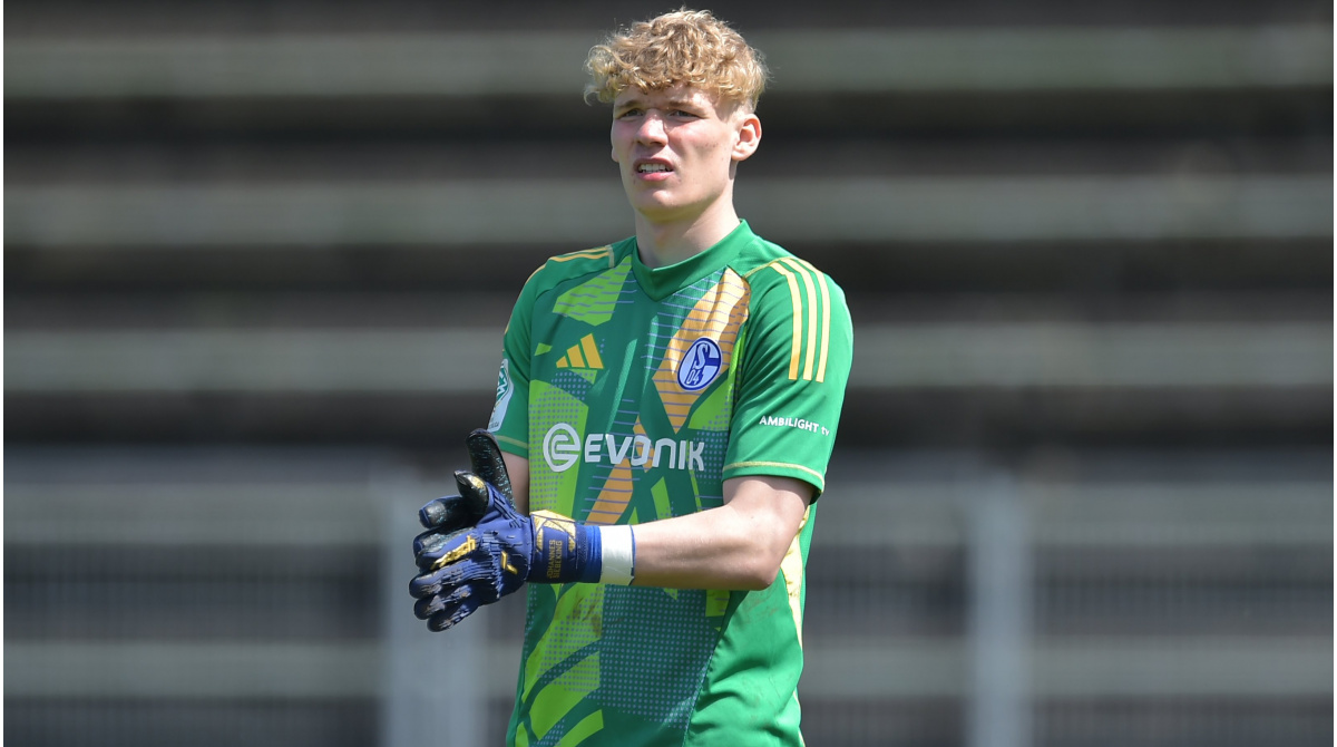 Schalke bindet den Torhüter Johannes Sebeking mit einem professionellen Vertrag