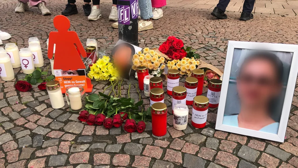 Nach der mutmaßlichen Femica: Eine Spendenaktion für Kinder, Mahnwache für getötete Mutter – ndr.de Nach der mutmaßlichen Femica: Eine Spendenaktion für Kinder, Mahnwache für getötete Mutter – ndr.de