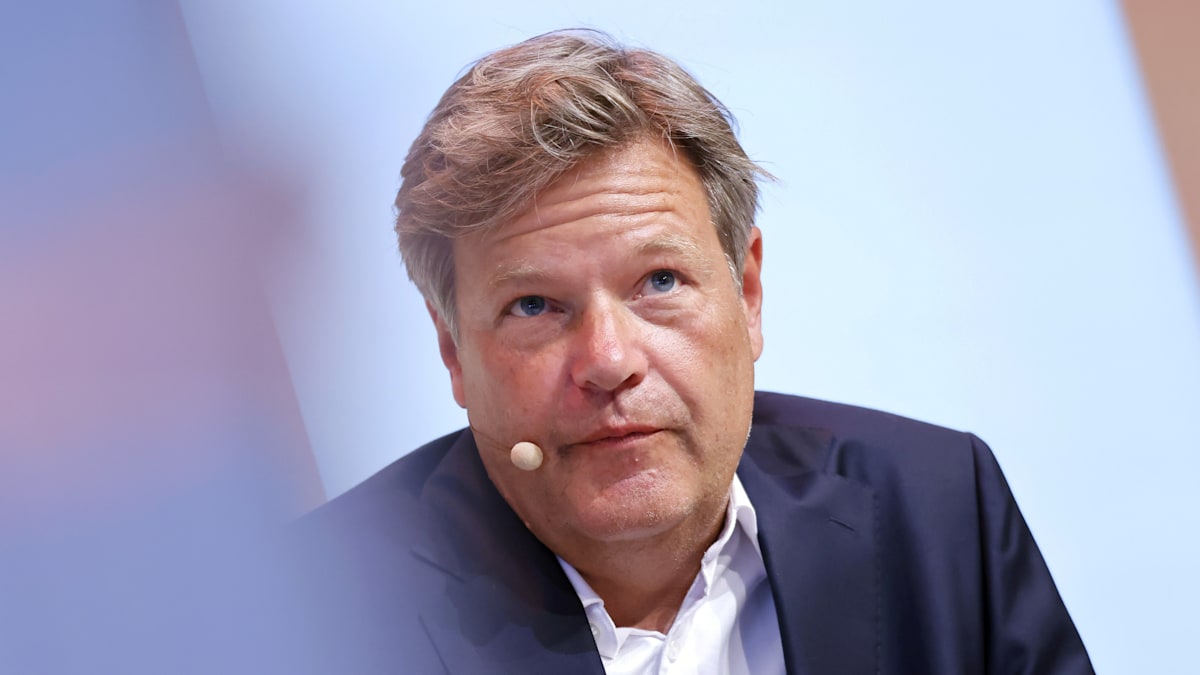 Berlin Ensemble: Robert Habeck wird ein Salon-Gastgeber-und lädt Anne Will ein