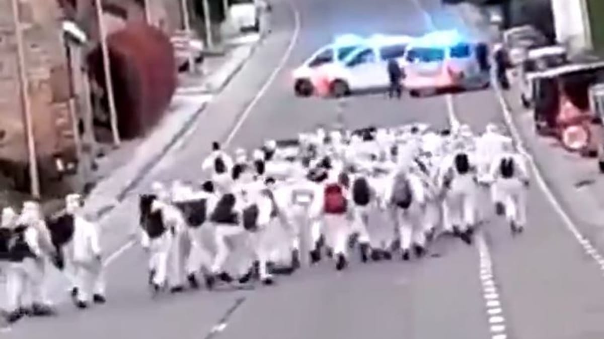 Aktivisten Aufruhr in der Fabrik, die Ukraine liefert