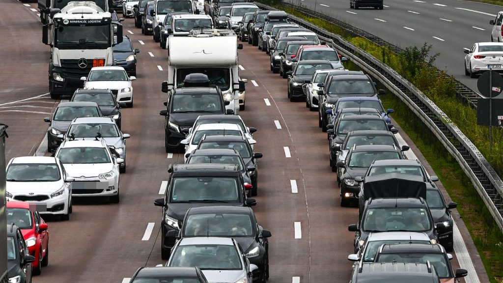 Es kann voll von Beginn des Urlaubs auf vielen Autobahnen sein Es kann voll von Beginn des Urlaubs auf vielen Autobahnen sein