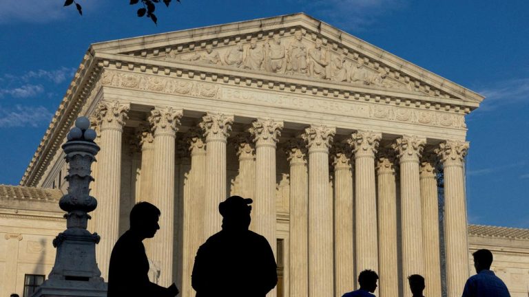 Oberstgericht beschränkt die gerichtlichen Anordnungen gegen Trump-Erglass