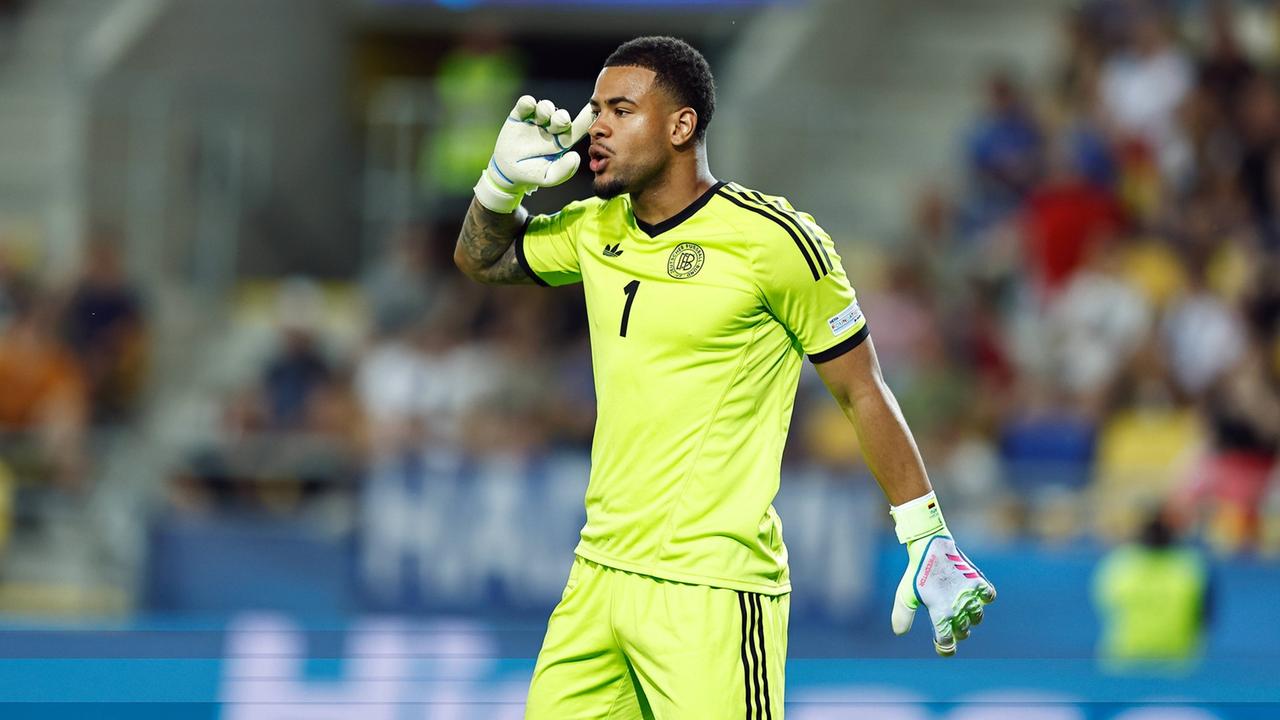 Fußball | Bundesliga: Noah Atubolus Halbfinale mit einem Freund