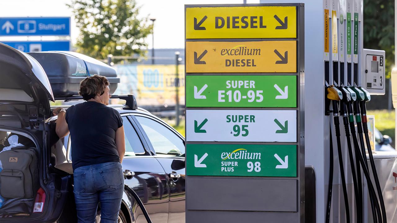 Der Absturz während des Ölpreises kommt langsam zu den Benzinstationen