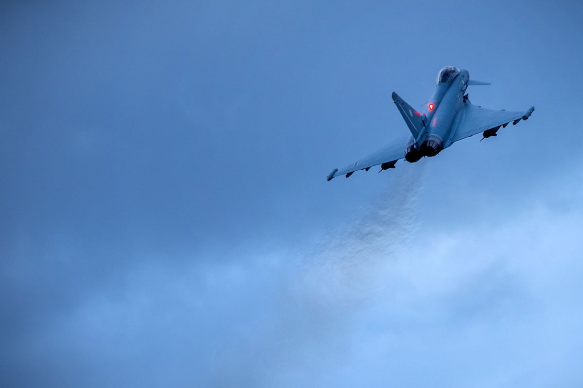 Alarm starten Sie den Eurofighter in Rostock Laage: Verdächtiger Russisch am Himmel