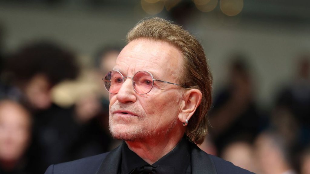 Bono: Polizei reagiert auf Messerstecherei auf Hollywood-Anwesen – Spiegel Bono: Polizei reagiert auf Messerstecherei auf Hollywood-Anwesen – Spiegel