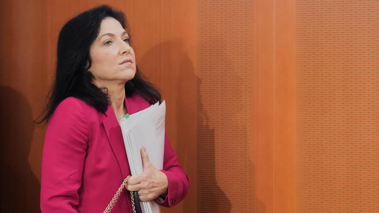 Herbstprognose: Bundesregierung korrigiert Prognose zum Wirtschaftswachstum nach oben Herbstprognose: Bundesregierung korrigiert Prognose zum Wirtschaftswachstum nach oben