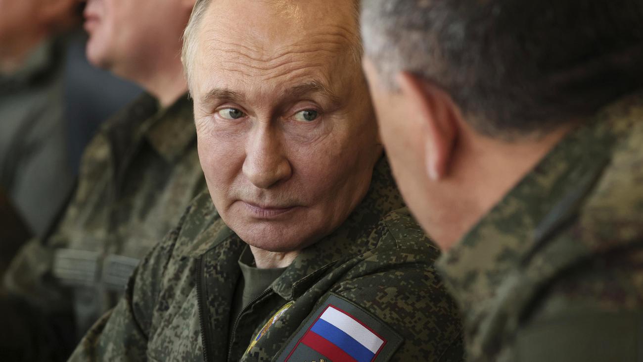 Flugzeugabsturz: Putin gibt zu, ein aserbaidschanisches Passagierflugzeug abgeschossen zu haben Flugzeugabsturz: Putin gibt zu, ein aserbaidschanisches Passagierflugzeug abgeschossen zu haben