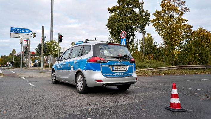 Berlin: A100-Brücke über die Mecklenburgische Straße baufällig – Außenfahrbahnen gesperrt Berlin: A100-Brücke über die Mecklenburgische Straße baufällig – Außenfahrbahnen gesperrt